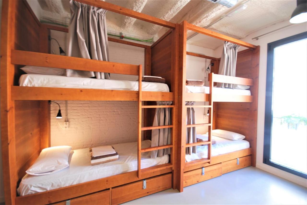 Ten To Go Hostel Барселона Екстериор снимка