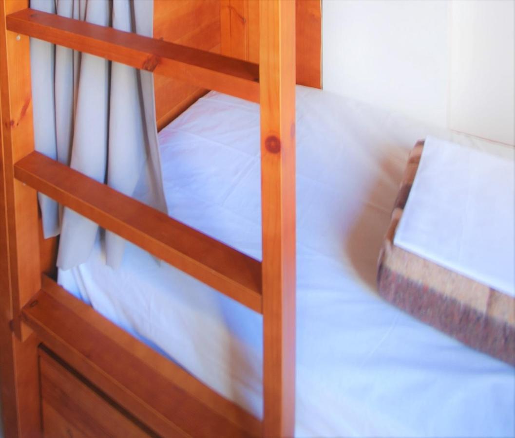 Ten To Go Hostel Барселона Екстериор снимка