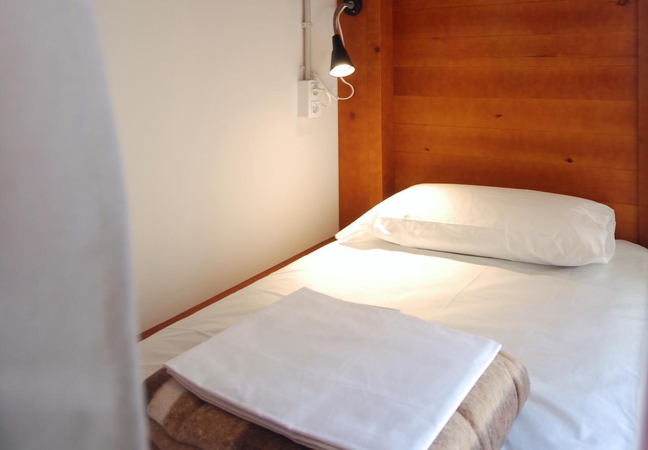 Ten To Go Hostel Барселона Екстериор снимка