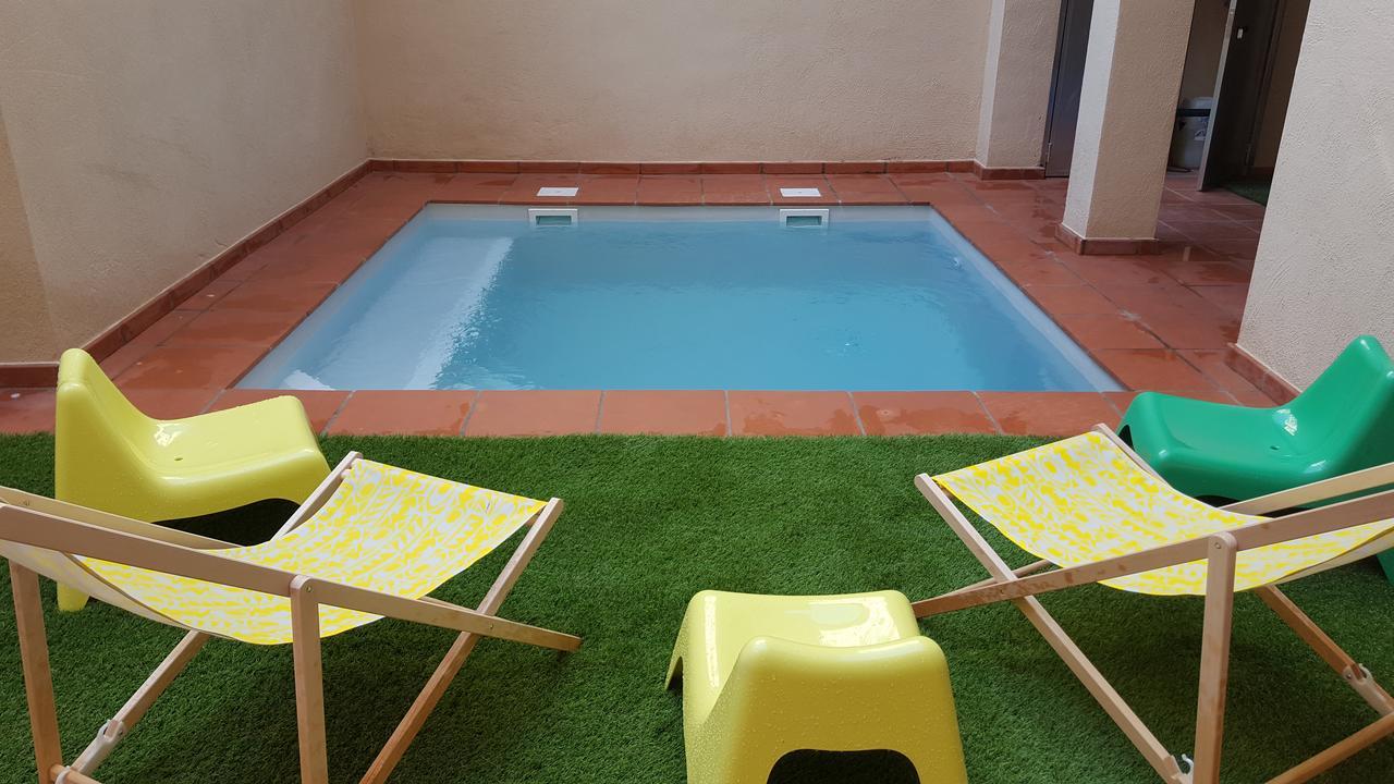 Ten To Go Hostel Барселона Екстериор снимка
