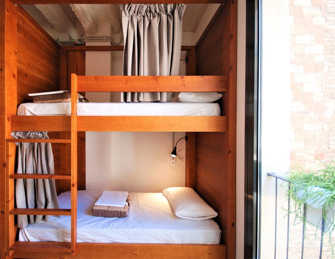 Ten To Go Hostel Барселона Екстериор снимка