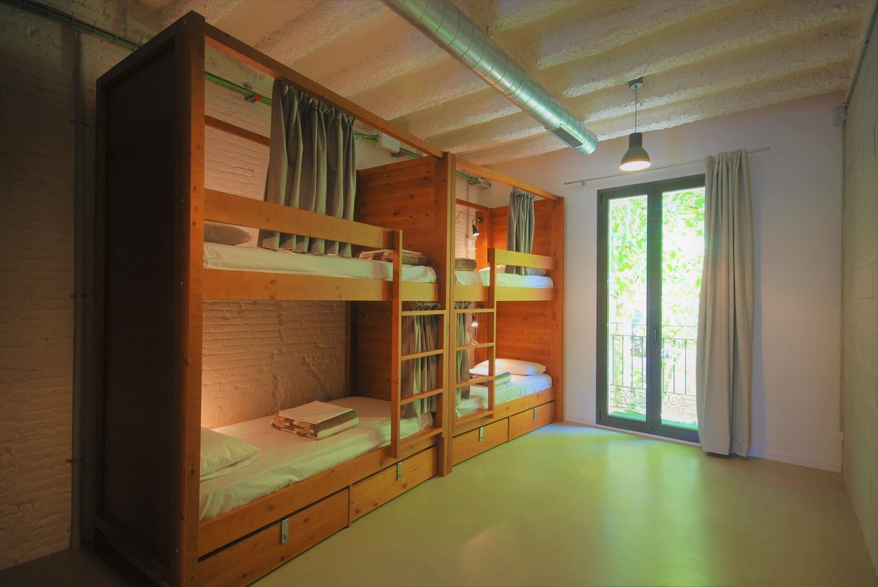 Ten To Go Hostel Барселона Екстериор снимка