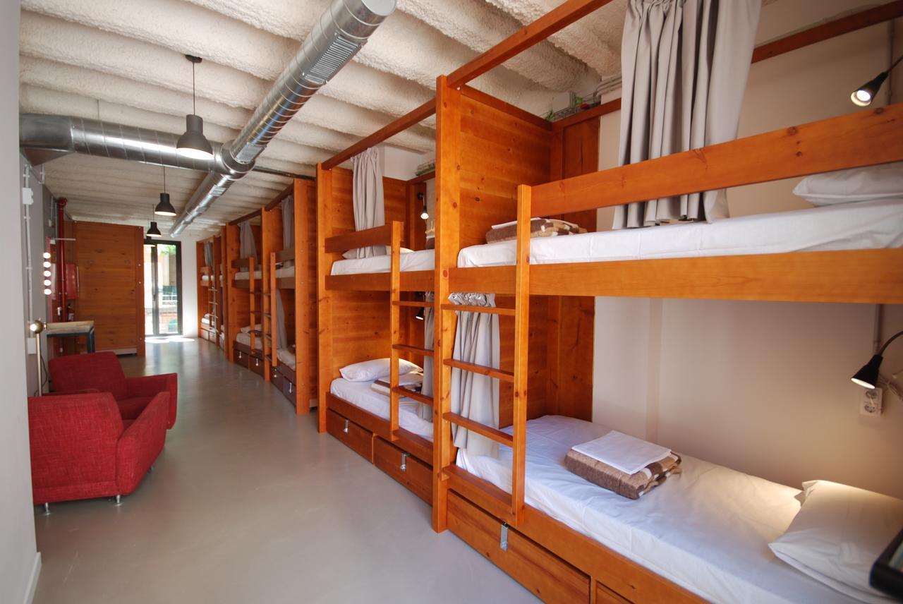 Ten To Go Hostel Барселона Екстериор снимка