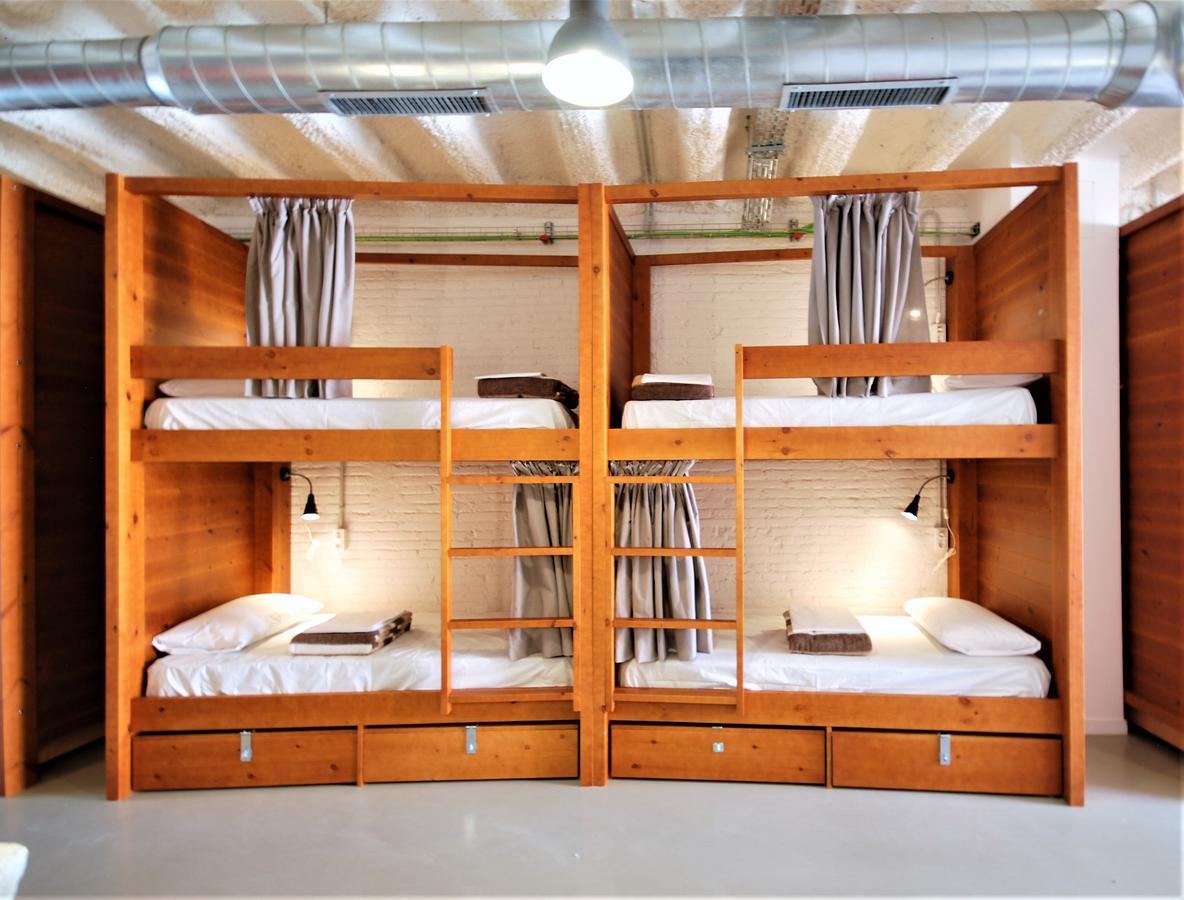Ten To Go Hostel Барселона Екстериор снимка